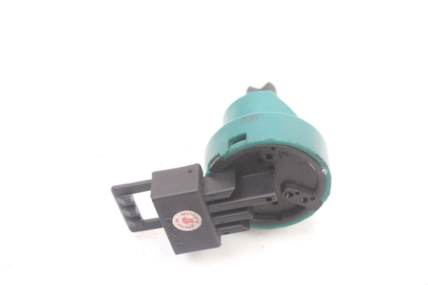 photo de INTERRUPTOR PIAGGIO NRG POWER PUREJET 50 (2018 - 2021) - Otra perspectiva