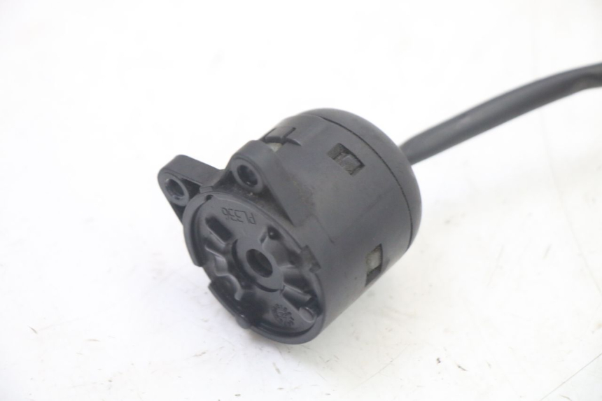 photo de INTERRUPTOR APRILIA SCARABEO GT TOURING 125 (1999 - 2005) - Zoom estado de uso