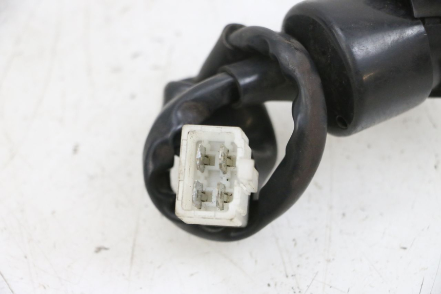 photo de INTERRUPTOR PEUGEOT SPEEDFIGHT 4 4T EFI 50 (2021 - 2025) - Zoom estado de uso