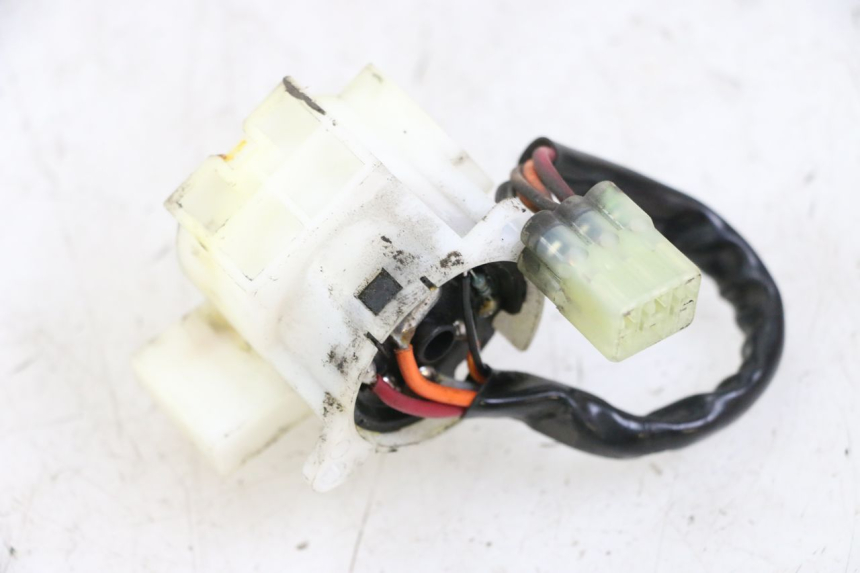 photo de INTERRUPTOR SUZUKI BURGMAN 125 (2015 - 2017) - Primer plano técnico