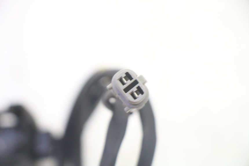 photo de INTERRUPTOR YAMAHA TTR 125 (2000 - 2020) - Primer plano técnico