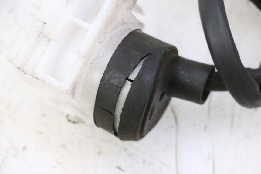 photo de INTERRUPTOR DE ENCENDIDO. PEUGEOT TWEET 4T 50 (2018 - 2022) - Primer plano técnico