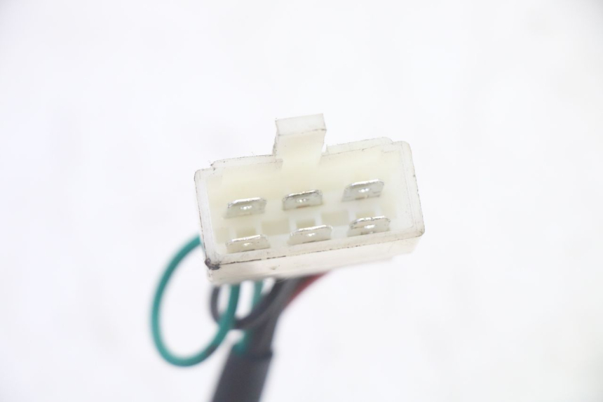 photo de INTERRUPTOR PEUGEOT TWEET PRO EFI 4T 50 (2021 - 2022) - Primer plano técnico