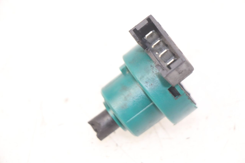 photo de INTERRUPTOR DE ENCENDIDO PIAGGIO VESPA LXV 125 (2006 - 2009) - Otra perspectiva