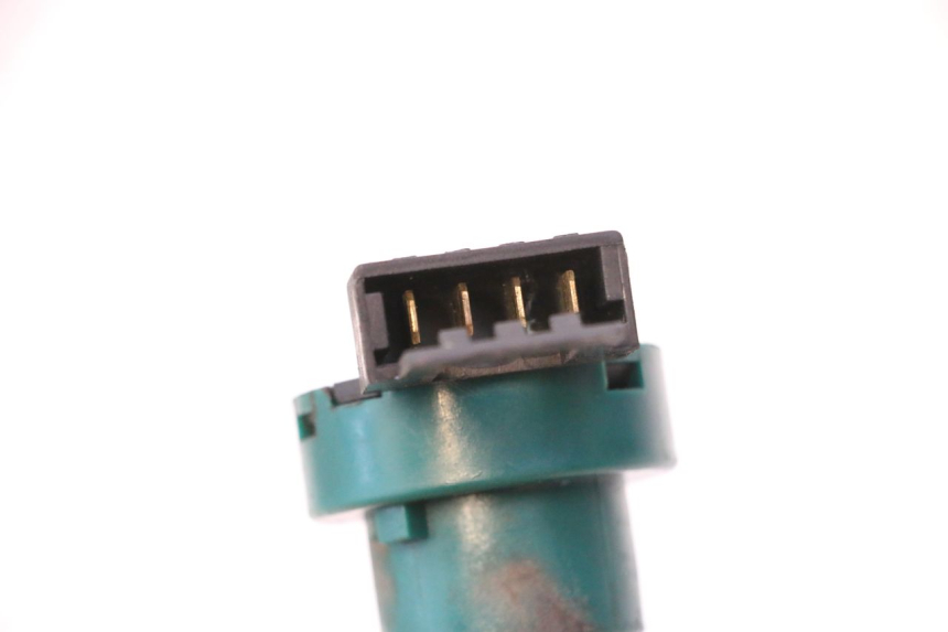 photo de INTERRUPTOR DE ENCENDIDO PIAGGIO VESPA PRIMAVERA 2T 50 (2013 - 2018) - Zoom estado de uso