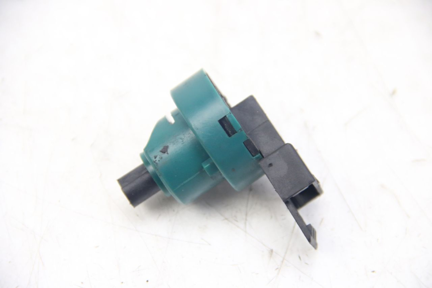 photo de INTERRUPTOR DE ENCENDIDO PIAGGIO VESPA S 2T 50 (2007 - 2014) - Primer plano técnico