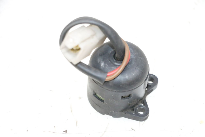 photo de INTERRUPTOR DE ENCENDIDO YAMAHA XMAX X-MAX 125 (2006 - 2009) - Primer plano técnico