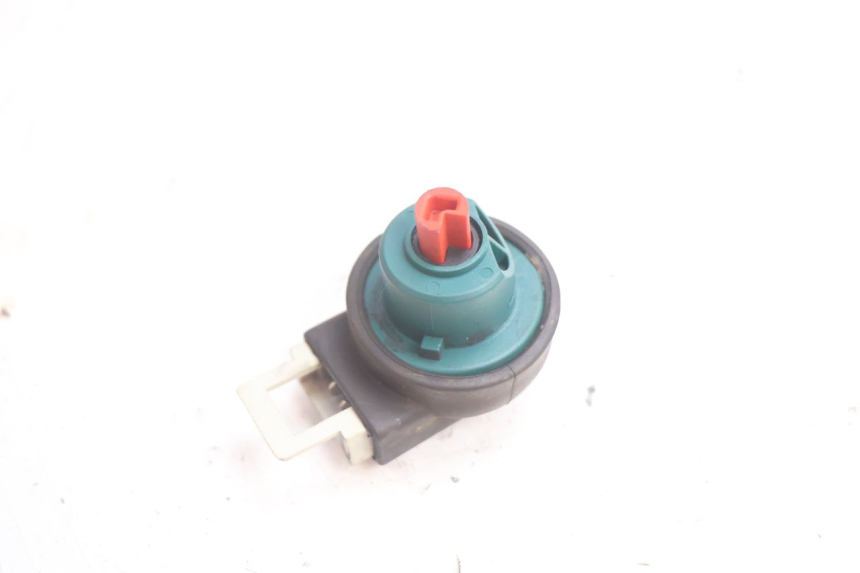 photo de INTERRUPTOR DE ENCENDIDO PIAGGIO X9 EVOLUTION 125 (2003 - 2007) - Zoom estado de uso