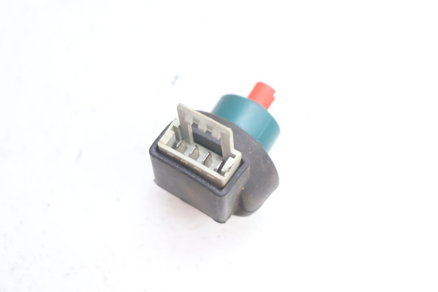 photo de INTERRUPTOR DE ENCENDIDO PIAGGIO X9 EVOLUTION 125 (2003 - 2007) - Primer plano técnico