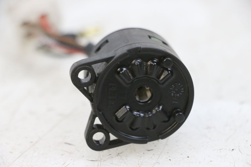 photo de INTERRUPTOR DE ENCENDIDO YAMAHA YP MAJESTY 125 (2002 - 2006) - Zoom estado de uso