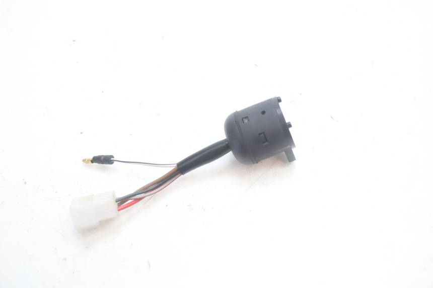 photo de INTERRUPTOR DE ENCENDIDO. YAMAHA YP MAJESTY 125 (2007 - 2010) - Otra perspectiva