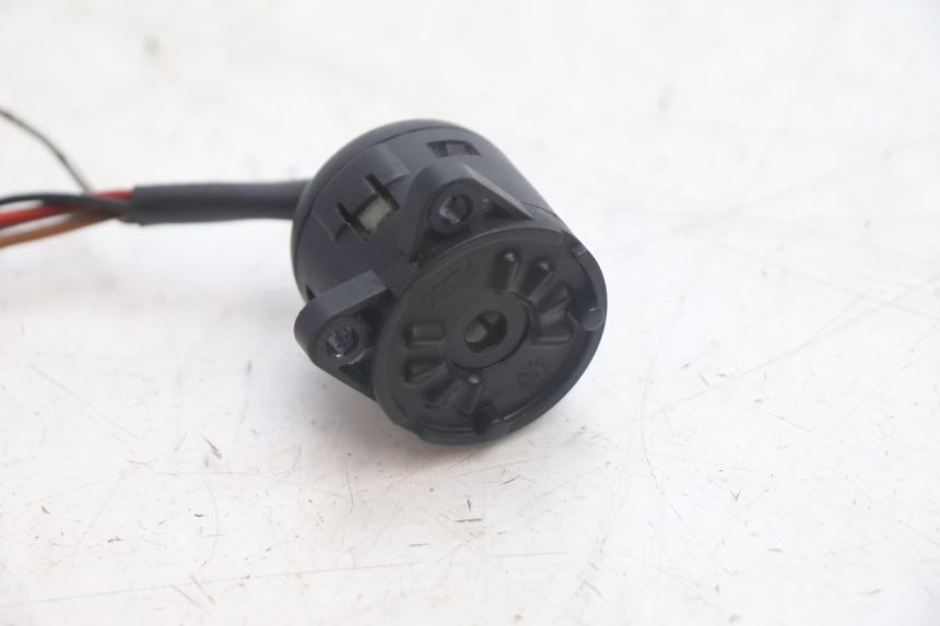 photo de INTERRUPTOR DE ENCENDIDO YAMAHA YP MAJESTY 125 (2002 - 2006) - Zoom estado de uso
