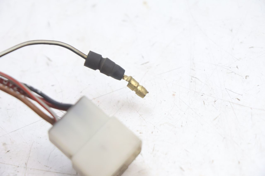 photo de INTERRUPTOR DE ENCENDIDO YAMAHA YP MAJESTY 125 (2002 - 2006) - Detalles de los puntos de fijación