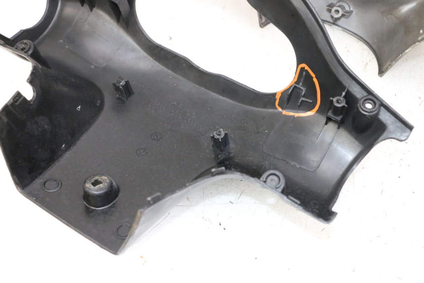 photo de TAPA MANILLAR KYMCO AGILITY 4T 50 (2005 - 2018) - Primer plano de alta resolución