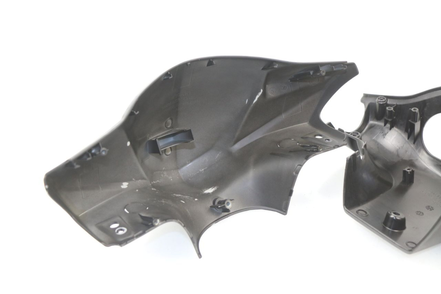 photo de TAPA MANILLAR KYMCO AGILITY PREMIUM 50 (2007 - 2010) - Detalles de los puntos de fijación