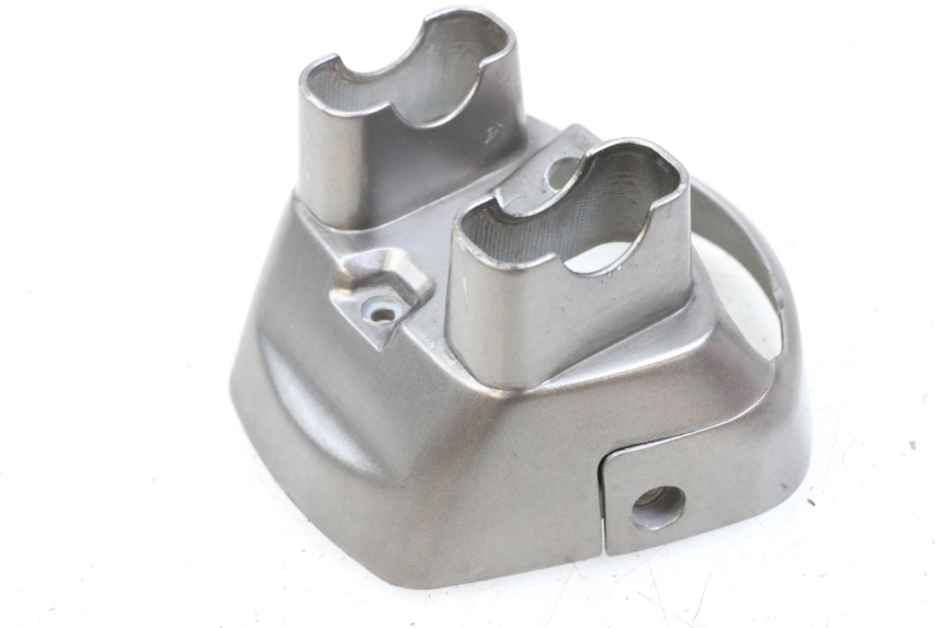 photo de Cubierta del manillar KYMCO AGILITY RS 4T 50 (2009 - 2013) - Primer plano técnico