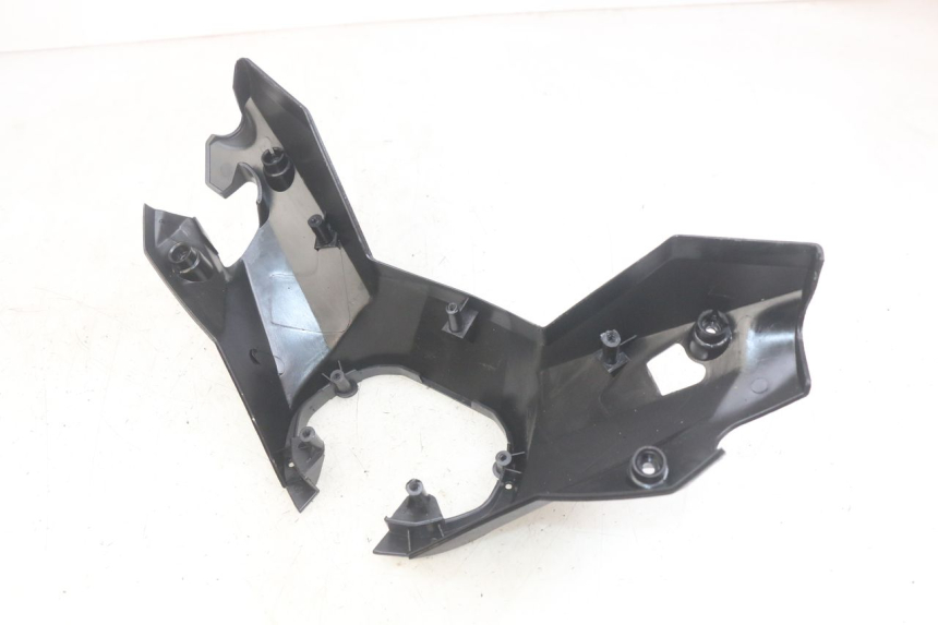 photo de CUBIERTA DEL MANILLAR NECO ALEXONE 125 (2017 - 2024) - Detalles de los puntos de fijación