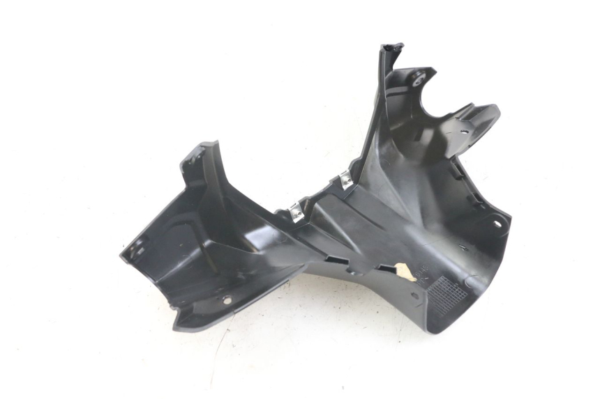 photo de CUBIERTA DE MANILLAR TRASERO YAMAHA AEROX 2T 50 (2013 - 2017) - Primer plano técnico