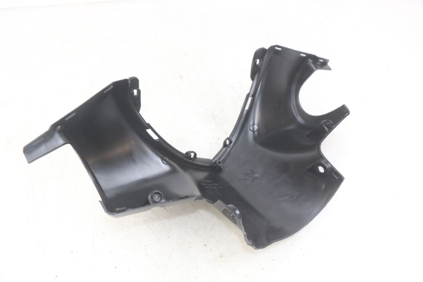 photo de CUBIERTA DE MANILLAR TRASERO. KYMCO AGILITY 16+ 4T 50 (2018 - 2023) - Primer plano técnico