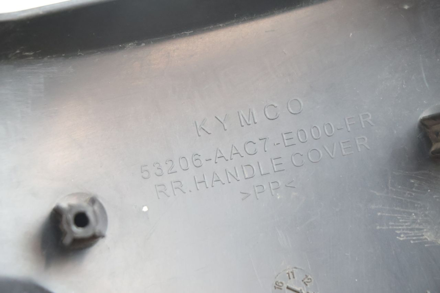 photo de TAPA MANILLAR DELANTERO KYMCO AGILITY FR 2T 50 (2012 - 2017) - Estado de la superficie y material