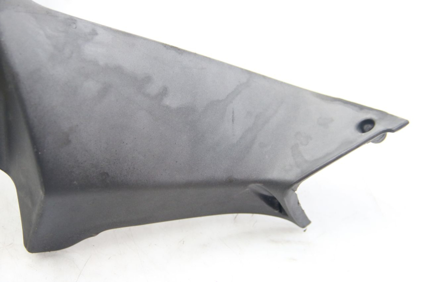 photo de CUBIERTA DE MANILLAR TRASERO APRILIA ATLANTIC 500 (2002 - 2003) - Zoom sobre los componentes