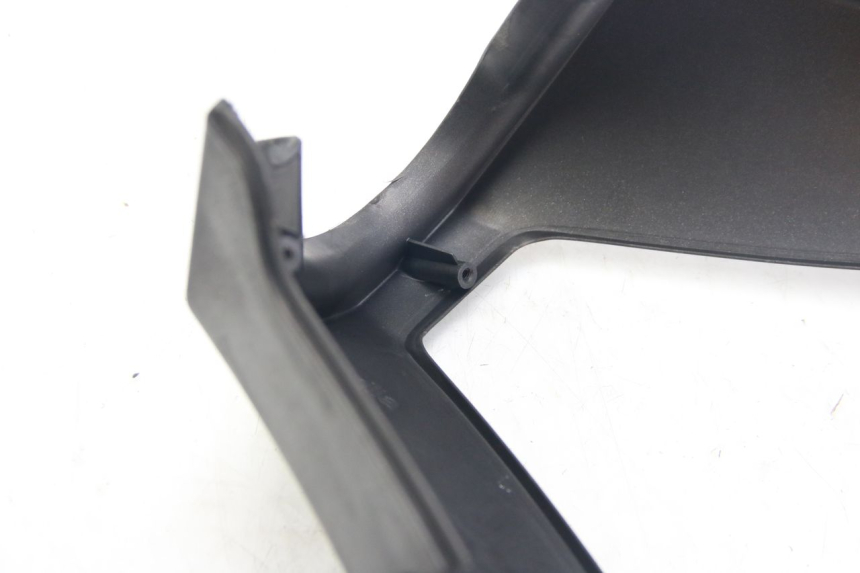 photo de CUBIERTA DE MANILLAR TRASERO APRILIA ATLANTIC 500 (2002 - 2003) - Detalles de los puntos de fijación