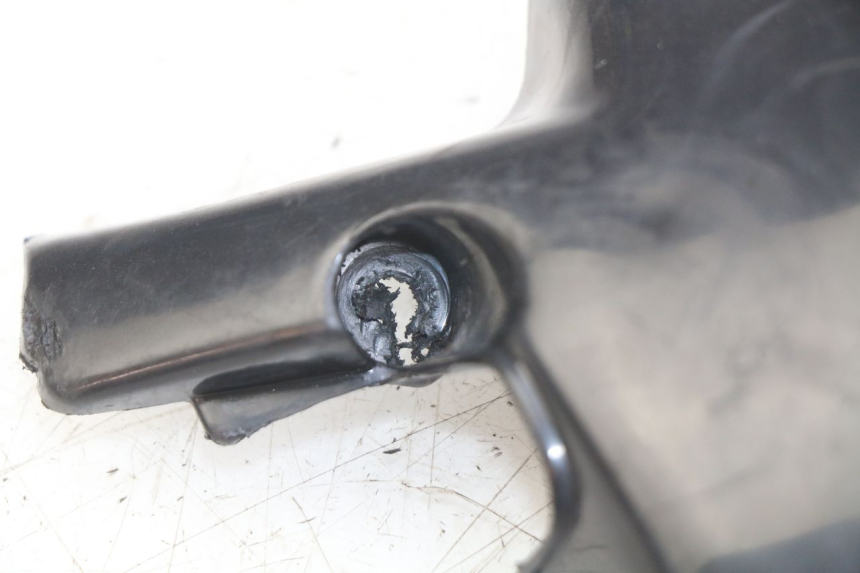 photo de CUBIERTA DEL MANILLAR TRASERO MBK BOOSTER SPIRIT 50 (1999 - 2003) - Otra perspectiva