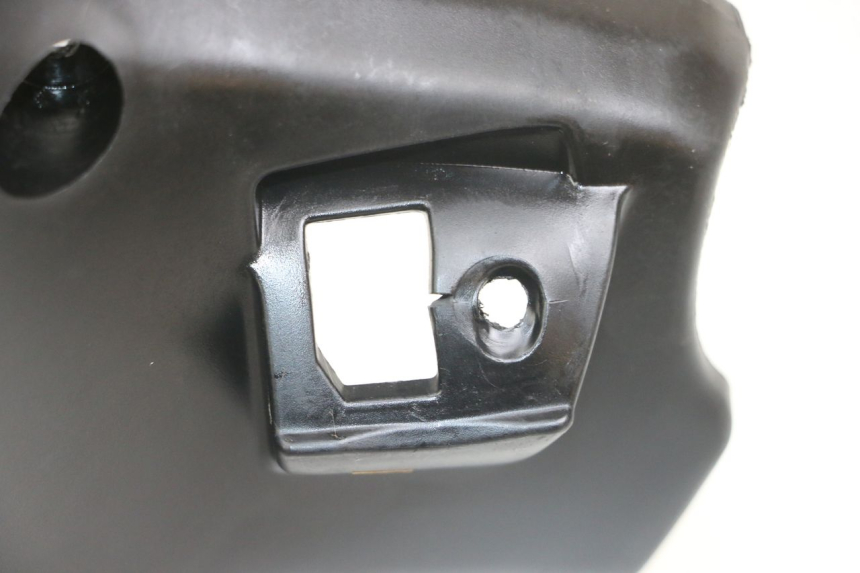 photo de CUBIERTA DEL MANILLAR TRASERO MBK BOOSTER SPIRIT 50 (2004 - 2017) - Primer plano técnico