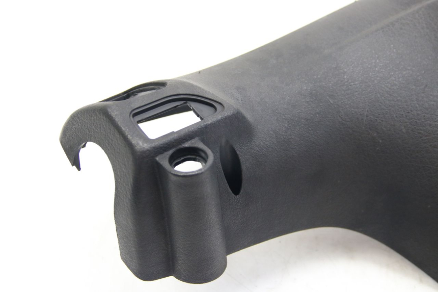 photo de CUBIERTA DE MANILLAR TRASERO DERBI BOULEVARD 50 (2009 - 2006) - Detalles de los puntos de fijación