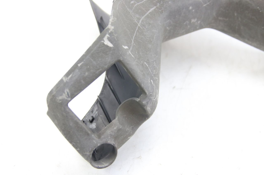 photo de CUBIERTA DE MANILLAR TRASERO. SUZUKI BURGMAN 125 (2007 - 2014) - Zoom sobre los componentes