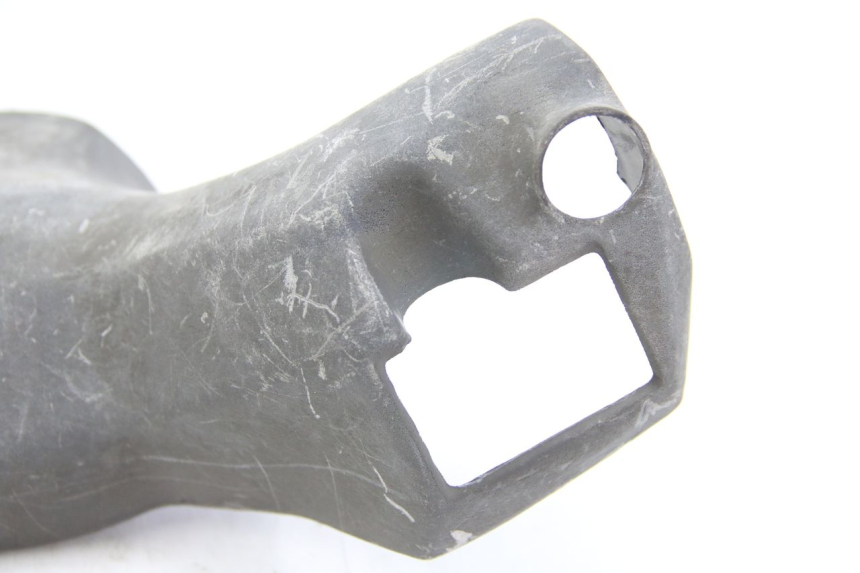 photo de CUBIERTA DE MANILLAR TRASERO. SUZUKI BURGMAN 125 (2007 - 2014) - Primer plano técnico