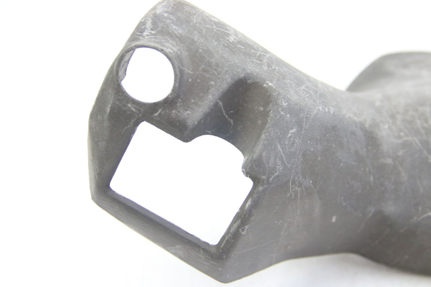 photo de CUBIERTA DE MANILLAR TRASERO. SUZUKI BURGMAN 125 (2007 - 2014) - Detalles de los puntos de fijación