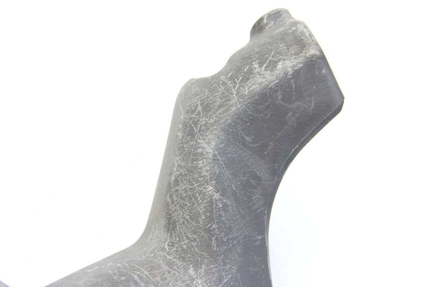 photo de CUBIERTA DE MANILLAR TRASERO. SUZUKI BURGMAN 125 (2007 - 2014) - Estado de la superficie y material