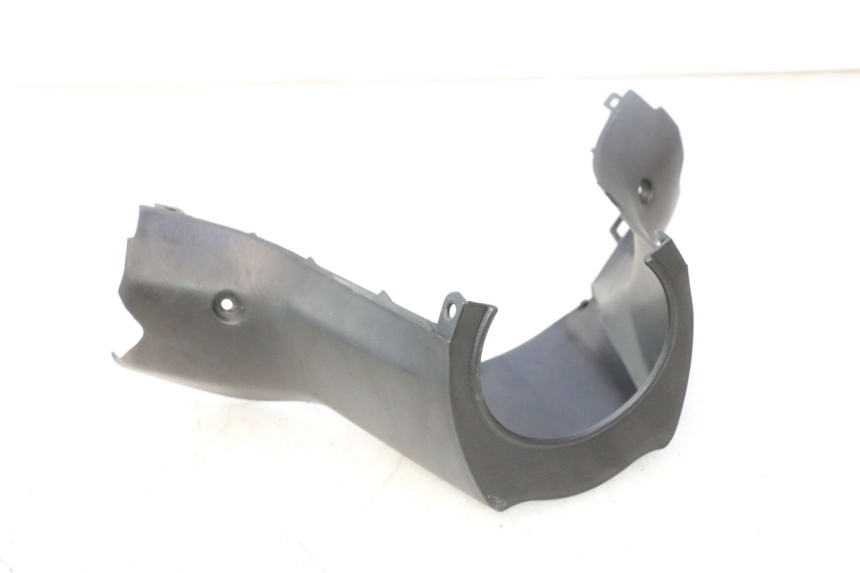 photo de CUBIERTA DE MANILLAR TRASERO. SUZUKI BURGMAN 125 (2007 - 2014) - Primer plano técnico