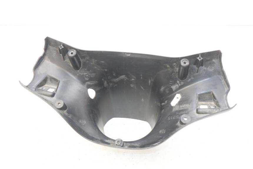 photo de CUBIERTA DE MANILLAR TRASERO. YAMAHA BW'S 50 (2004 - 2017) - Primer plano técnico