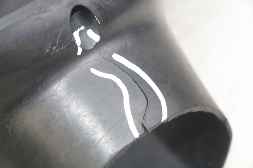 photo de CUBIERTA DE MANILLAR TRASERO YAMAHA BW'S EASY 50 (2013 - 2016) - Detalles de los puntos de fijación