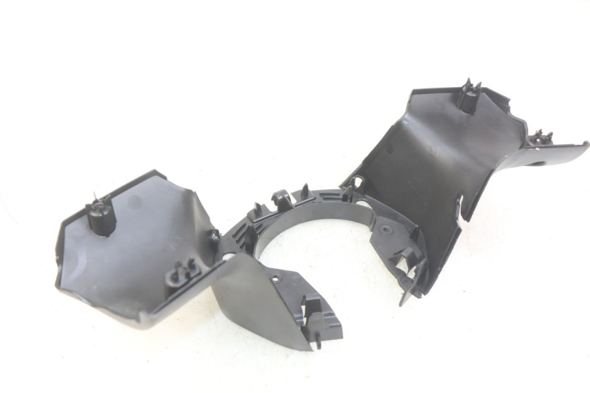 photo de CUBIERTA DE MANILLAR TRASERO. PEUGEOT CITYSTAR AIR 125 (2014 - 2017) - Otra perspectiva