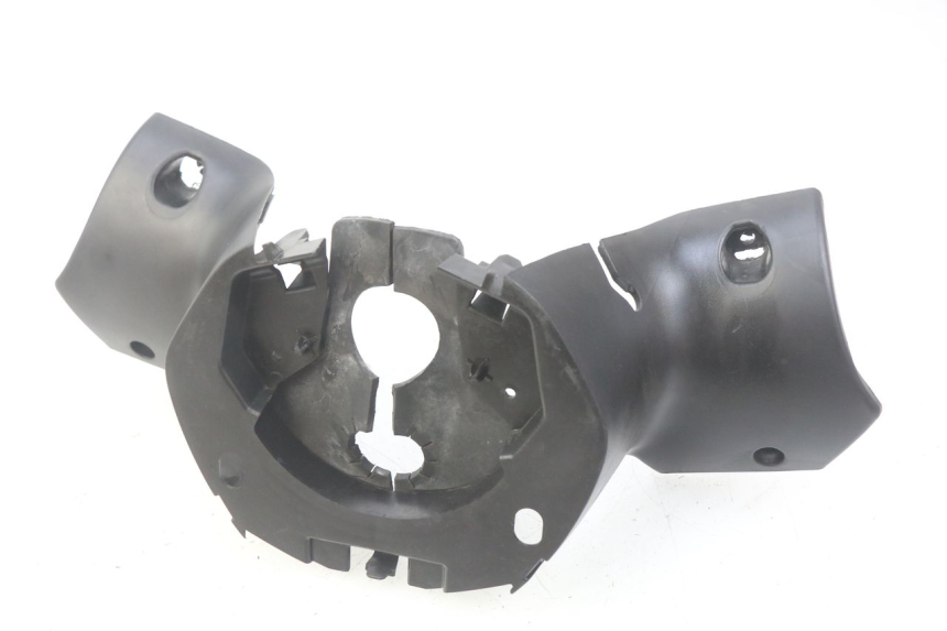 photo de CUBIERTA DEL MANILLAR TRASERO PEUGEOT CITYSTAR 125 (2011 - 2017) - Primer plano técnico