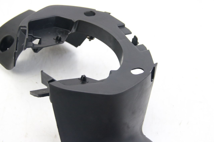 photo de CUBIERTA DEL MANILLAR TRASERO PEUGEOT CITYSTAR 125 (2011 - 2017) - Detalle de la pieza