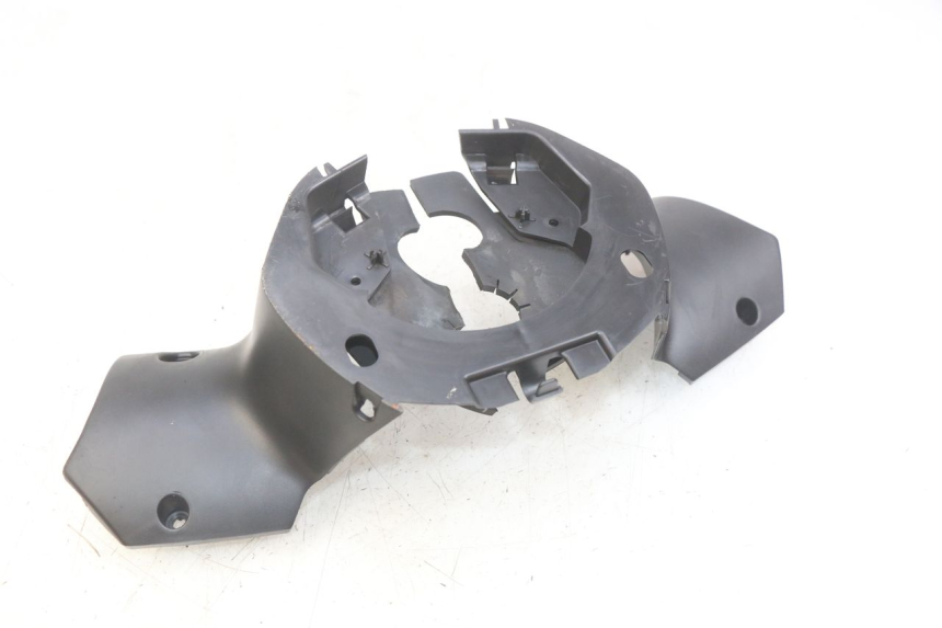 photo de CUBIERTA DEL MANILLAR TRASERO PEUGEOT CITYSTAR 125 (2011 - 2017) - Detalle de la pieza