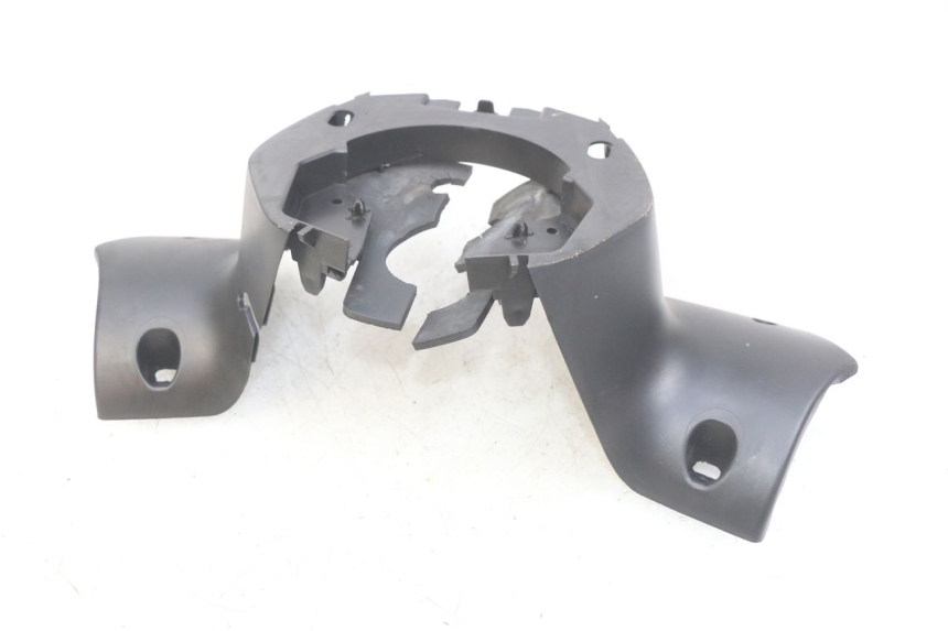 photo de CUBIERTA DEL MANILLAR TRASERO PEUGEOT CITYSTAR 125 (2011 - 2017) - Primer plano técnico