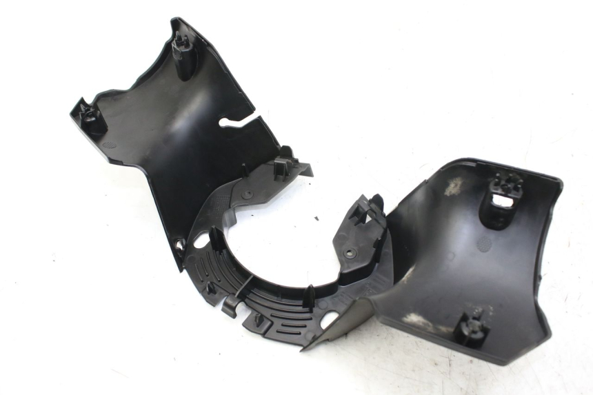 photo de CUBIERTA DE MANILLAR TRASERO PEUGEOT CITYSTAR 50 (2013 - 2017) - Primer plano técnico