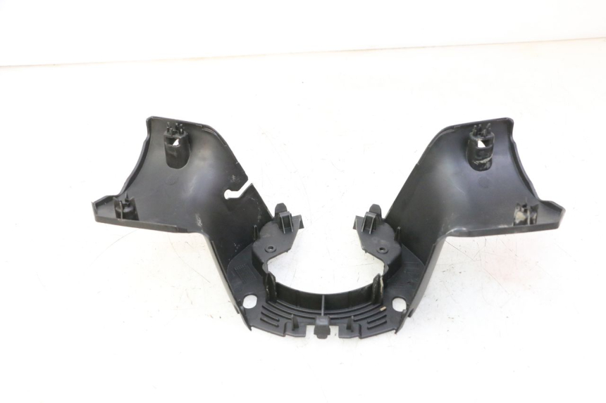 photo de CUBIERTA DE MANILLAR TRASERO PEUGEOT CITYSTAR 50 (2013 - 2017) - Primer plano técnico