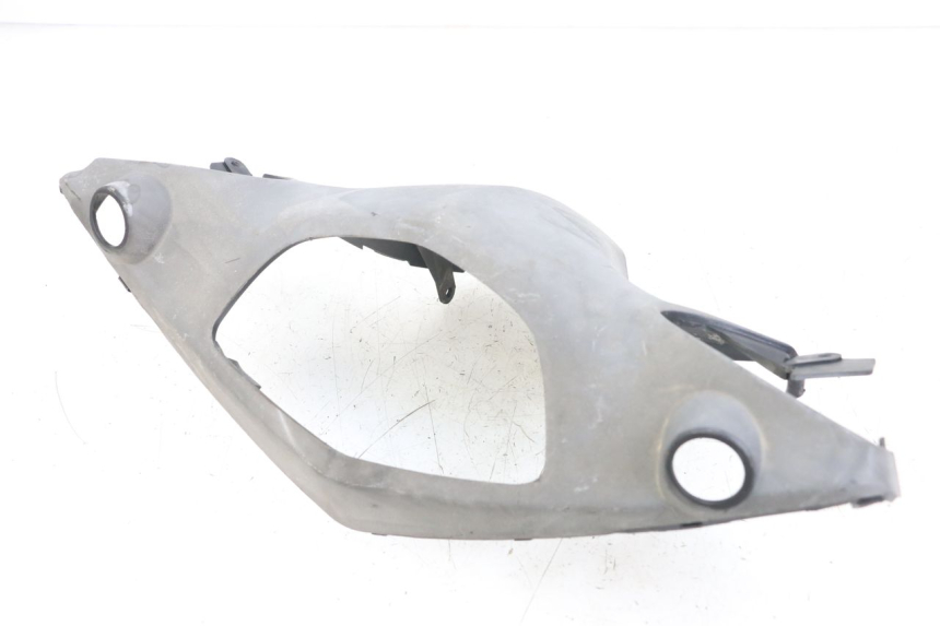 photo de CUBIERTA DE MANILLAR TRASERO YAMAHA CYGNUS X 125 (2004 - 2007) - Primer plano técnico