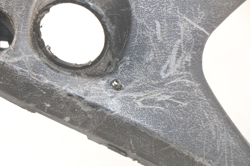 photo de CUBIERTA DE MANILLAR TRASERO YAMAHA CYGNUS X INJECTION 125 (2007 - 2013) - Primer plano técnico