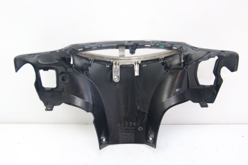 photo de CUBIERTA DE MANILLAR TRASERO YAMAHA D'ELIGHT DELIGHT 125 (2017 - 2020) - Detalle de la pieza