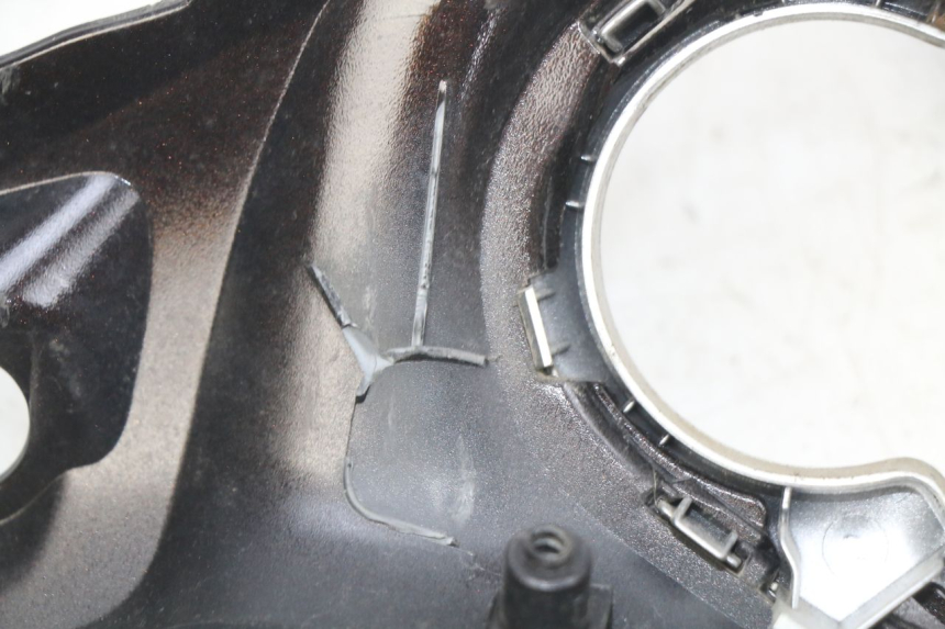photo de CUBIERTA DEL MANILLAR TRASERO YAMAHA D'ELIGHT DELIGHT 115 (2013 - 2017) - Detalles de los puntos de fijación