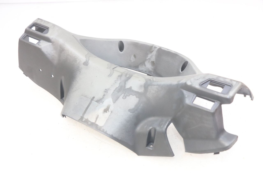 photo de CUBIERTA DE MANILLAR TRASERO HONDA FES PANTHEON 2T 125 (1998 - 2002) - Detalles de los puntos de fijación