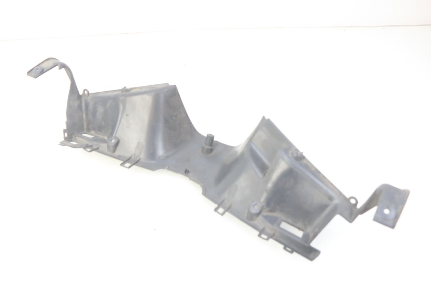 photo de CUBIERTA DE MANILLAR TRASERO HONDA FES PANTHEON 125 (2003 - 2007) - Primer plano técnico