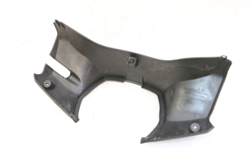 photo de CUBIERTA DE MANILLAR TRASERO HONDA FES S-WING SWING ABS 125 (2007 - 2015) - Detalle de la pieza